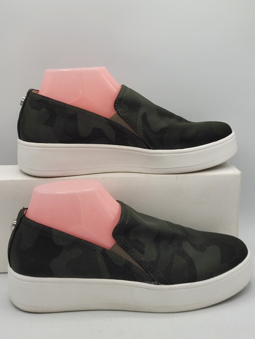 Steve Madden Zayna slip-on green camouflage Sneakers Size 9.5